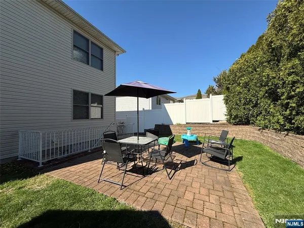 $3,250 | 555 Jefferson Street, Unit 1, Carlstadt, NJ 07072