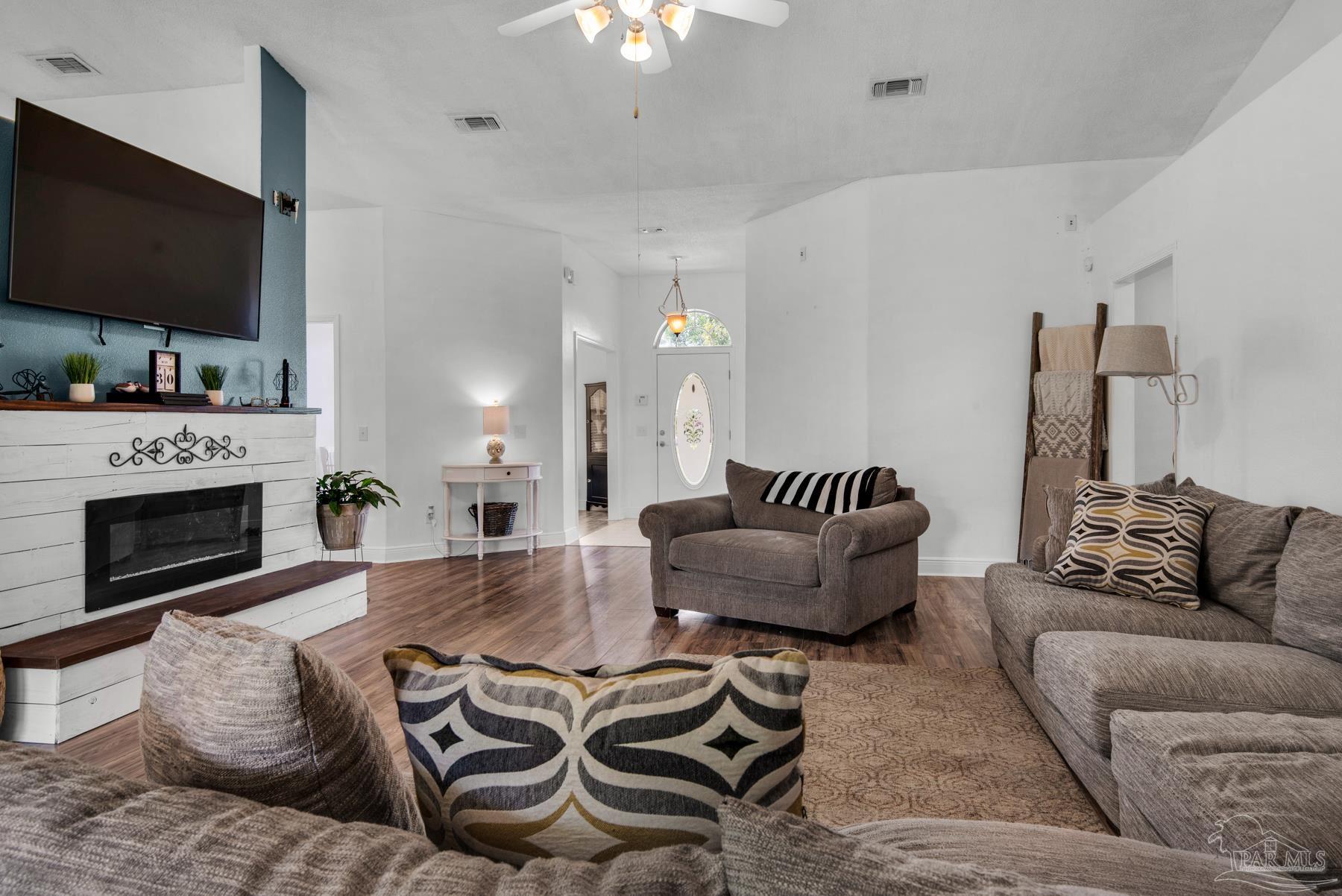 2800 Wallace Lake Road Pace, FL 32571 - Photo 13 of 49 Gallery Image 13