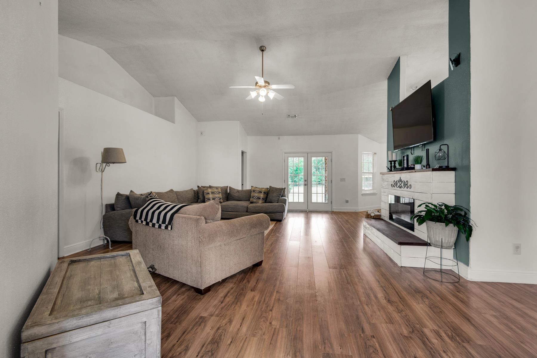 2800 Wallace Lake Road Pace, FL 32571 - Photo 10 of 49 Gallery Image 10