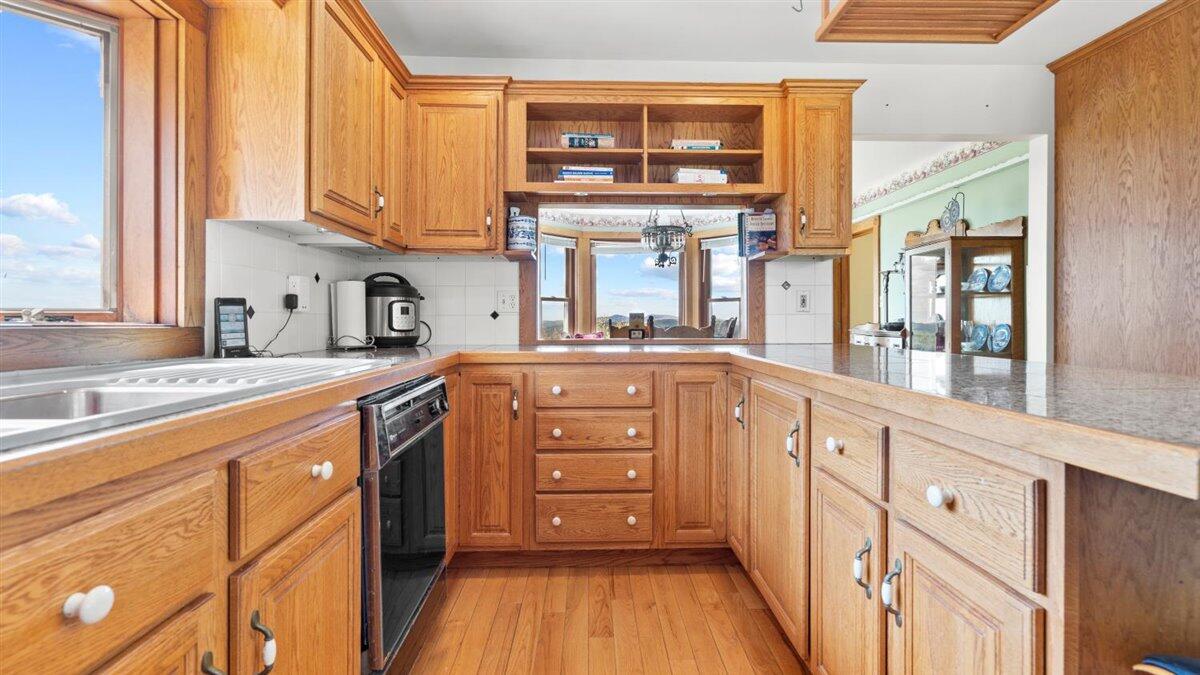 75 Farnum Lane Sebago, ME 04029 - Photo 45 of 77 kitchen