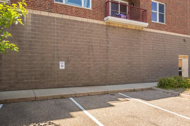 $204,900 | 100 4th Avenue North, Unit 112, South St. Paul, MN 55075