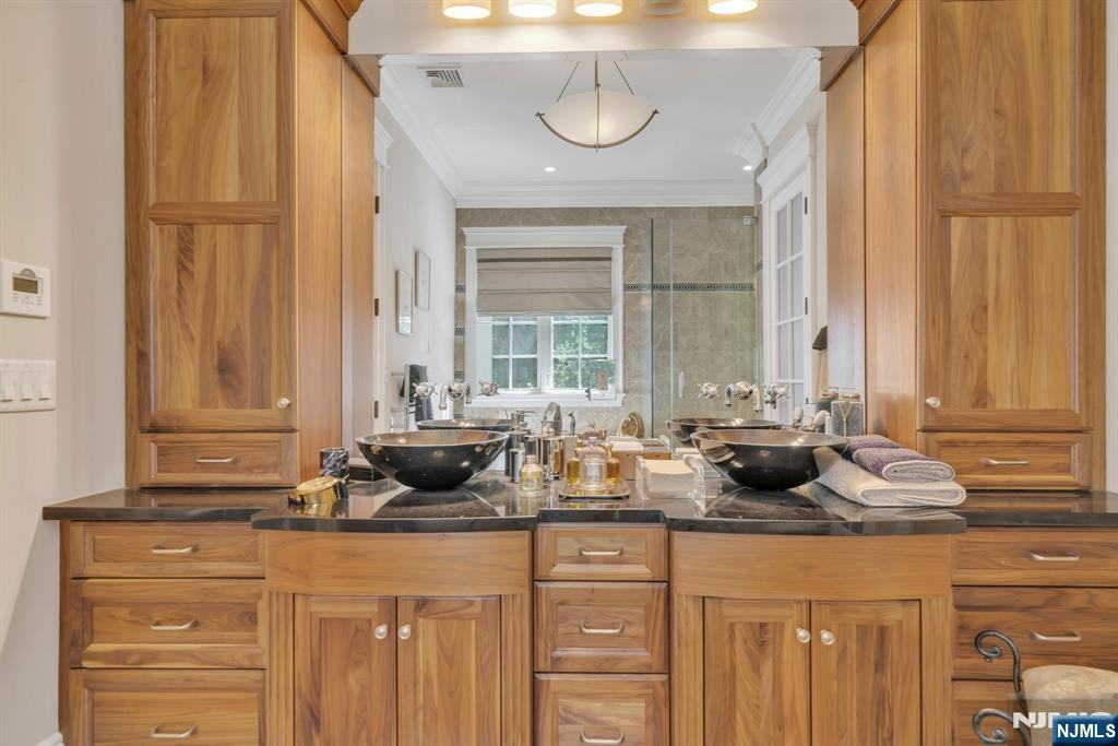 74 Roberts Road Englewood Cliffs, NJ 07632 - Photo 21 of 40