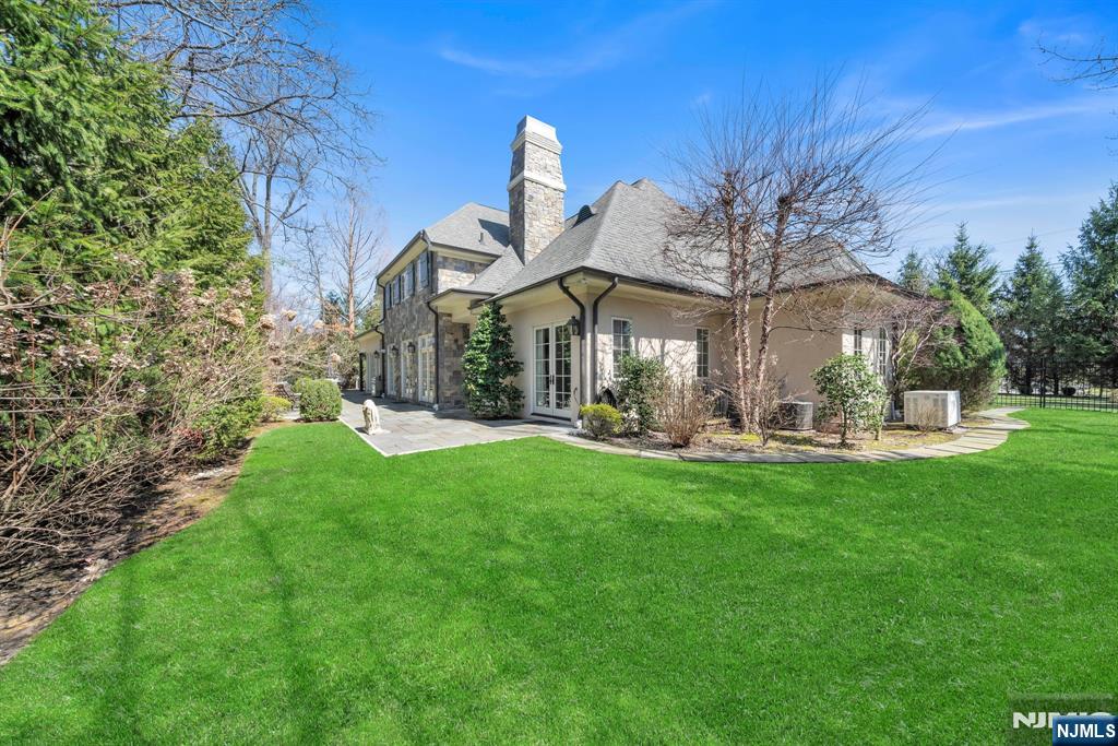 74 Roberts Road Englewood Cliffs, NJ 07632 - Photo 36 of 40