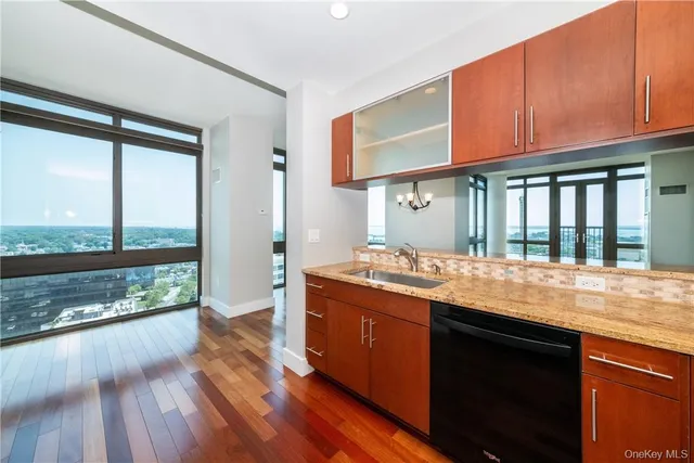 $699,900 | 175 Huguenot Street, Unit 1802, New Rochelle, NY 10801