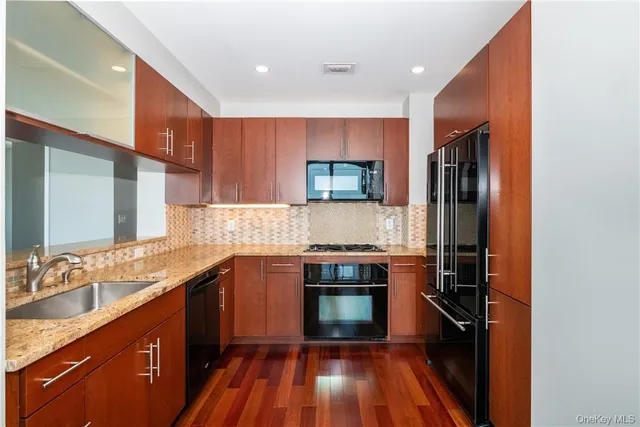 $699,900 | 175 Huguenot Street, Unit 1802, New Rochelle, NY 10801