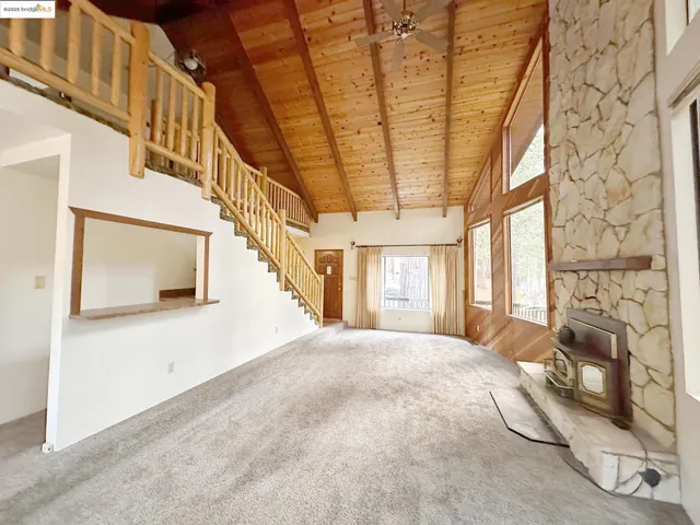 a view of entryway with a front door