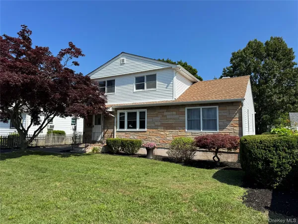 $729,000 | 41 Mohawk Drive, North Babylon, NY 11703
