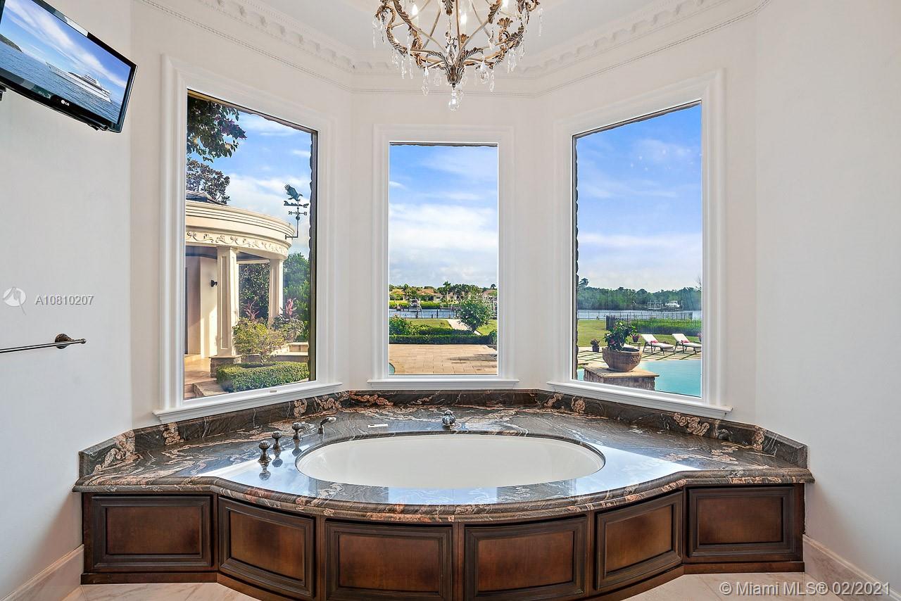494 Mariner Drive Jupiter, FL 33477 - Photo 8 of 34 Master Bathroom