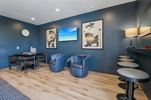 $2,550 | 405 North Ewing Avenue, Unit 406, Dallas, TX 75203