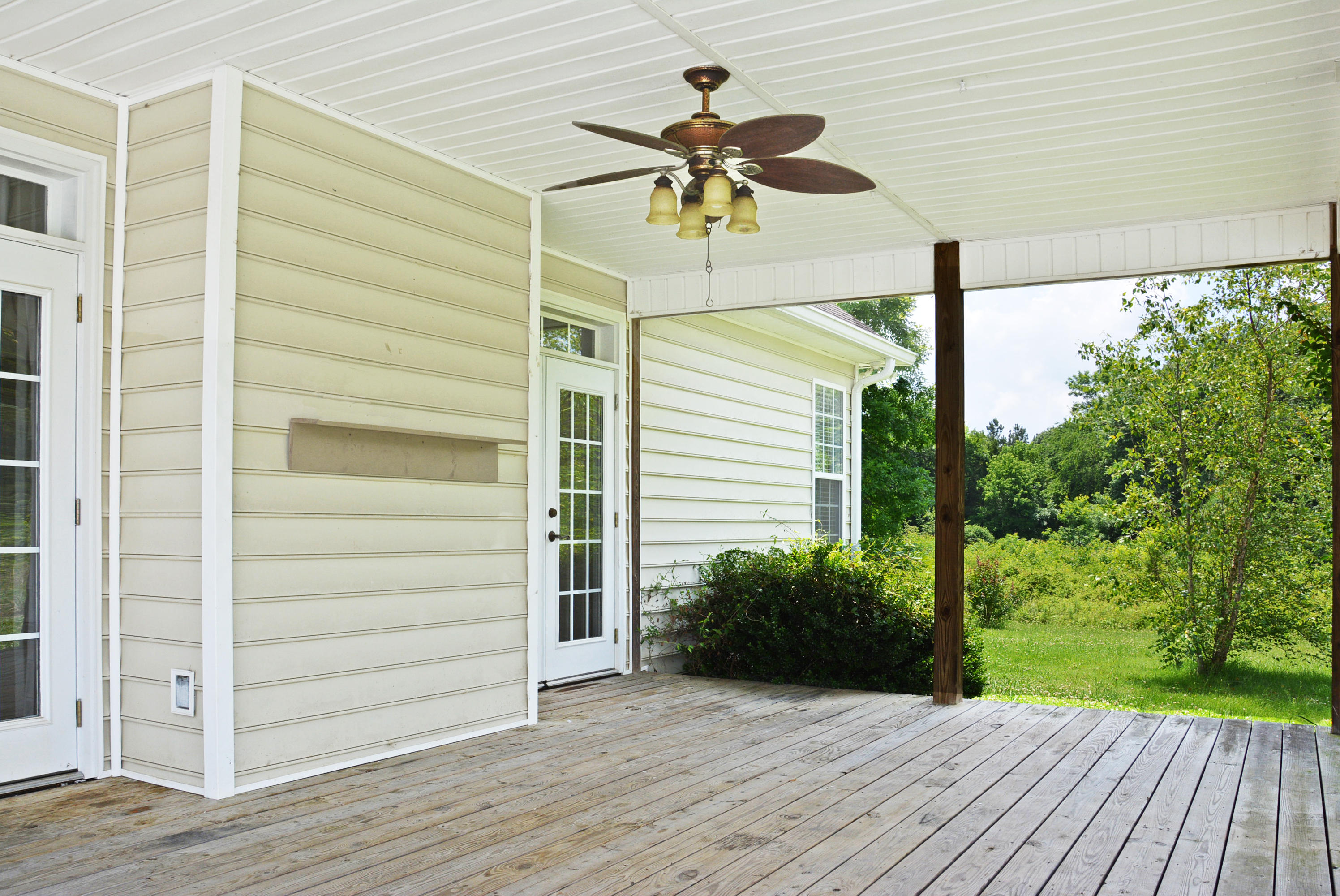 141 Old Eureka Road Northwest Charleston, TN 37310 - Photo 26 of 33 Covered Deck