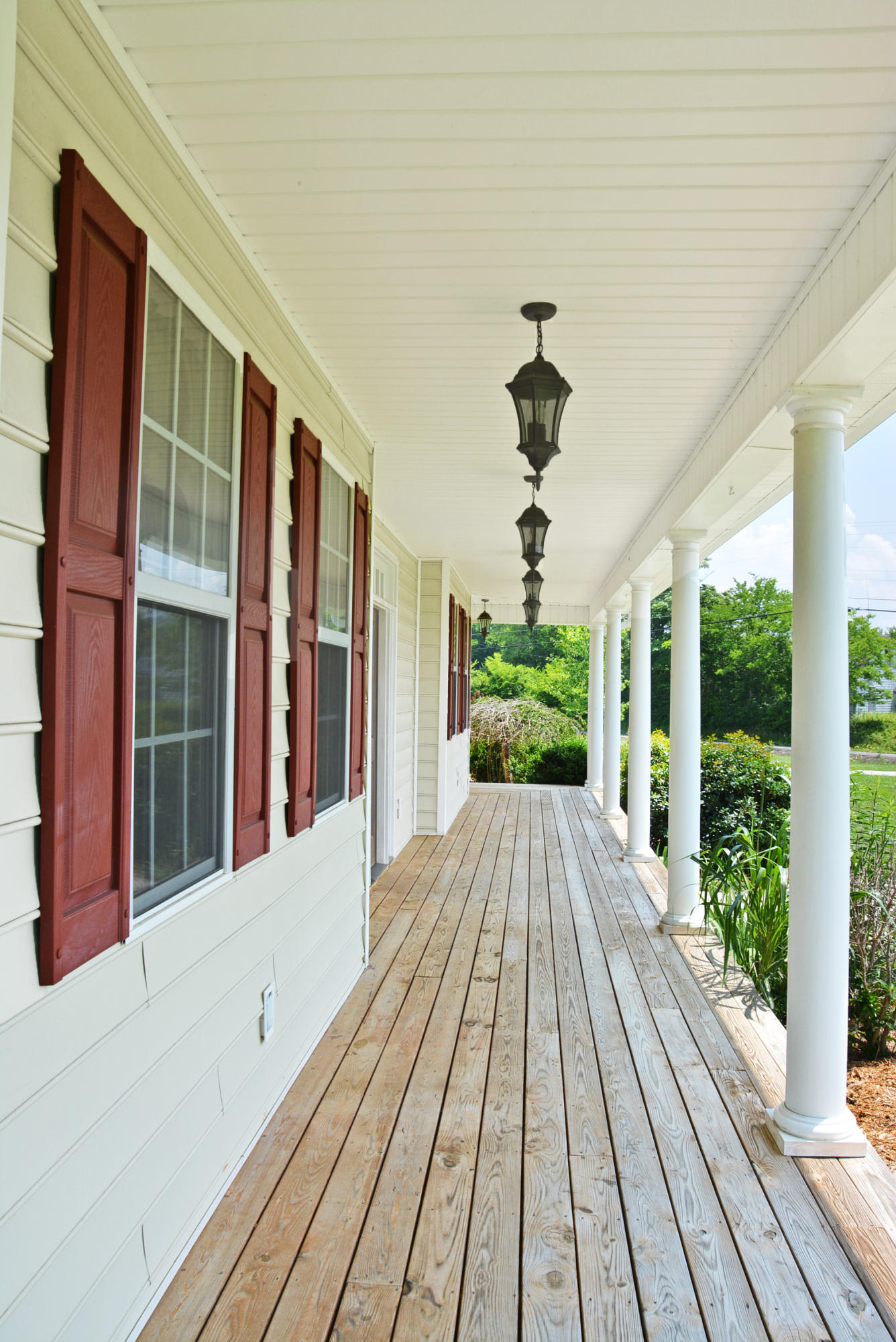 141 Old Eureka Road Northwest Charleston, TN 37310 - Photo 4 of 33 Covered Porch