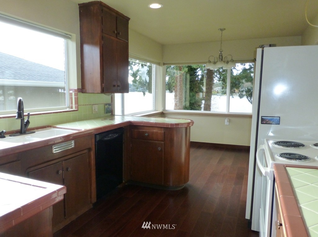 9012 Lake Steilacoom Point Road Southwest Lakewood, WA 98498 - Photo 4 of 15 Gallery Image 4