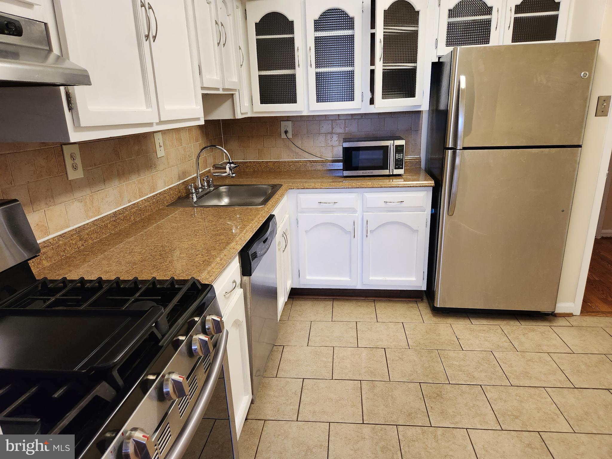 9900 Georgia Avenue, Unit 27218 Silver Spring, MD 20902 - Photo 11 of 30 Kitchen