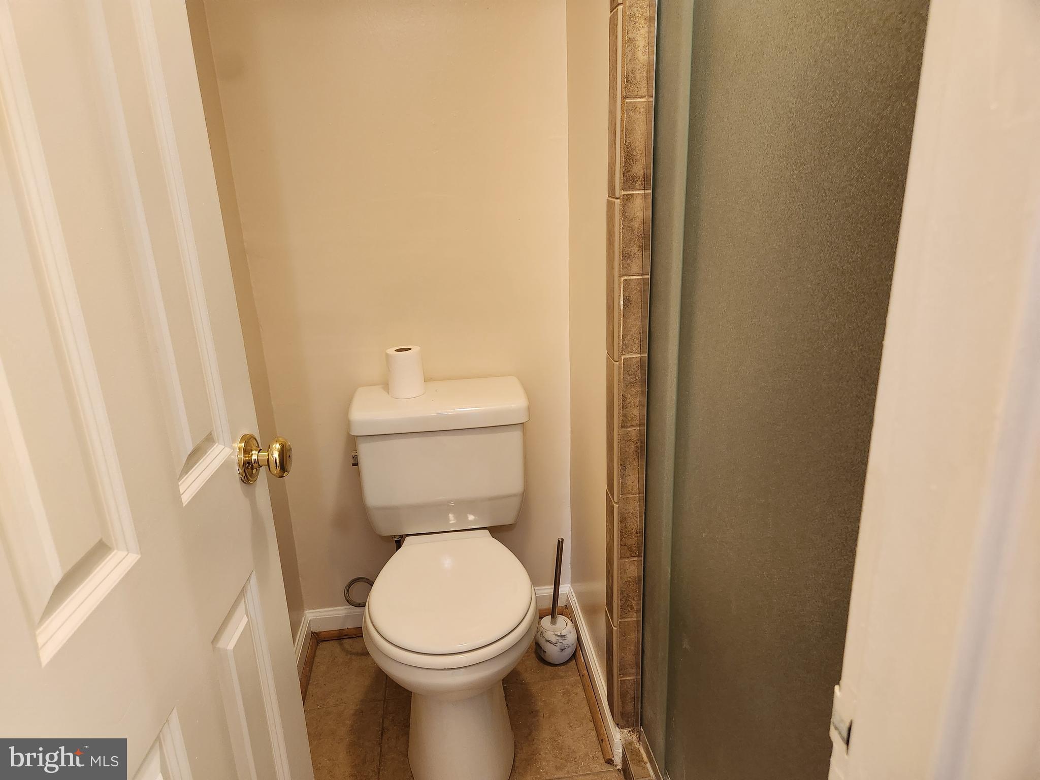 9900 Georgia Avenue, Unit 27218 Silver Spring, MD 20902 - Photo 20 of 30 Primary Bath