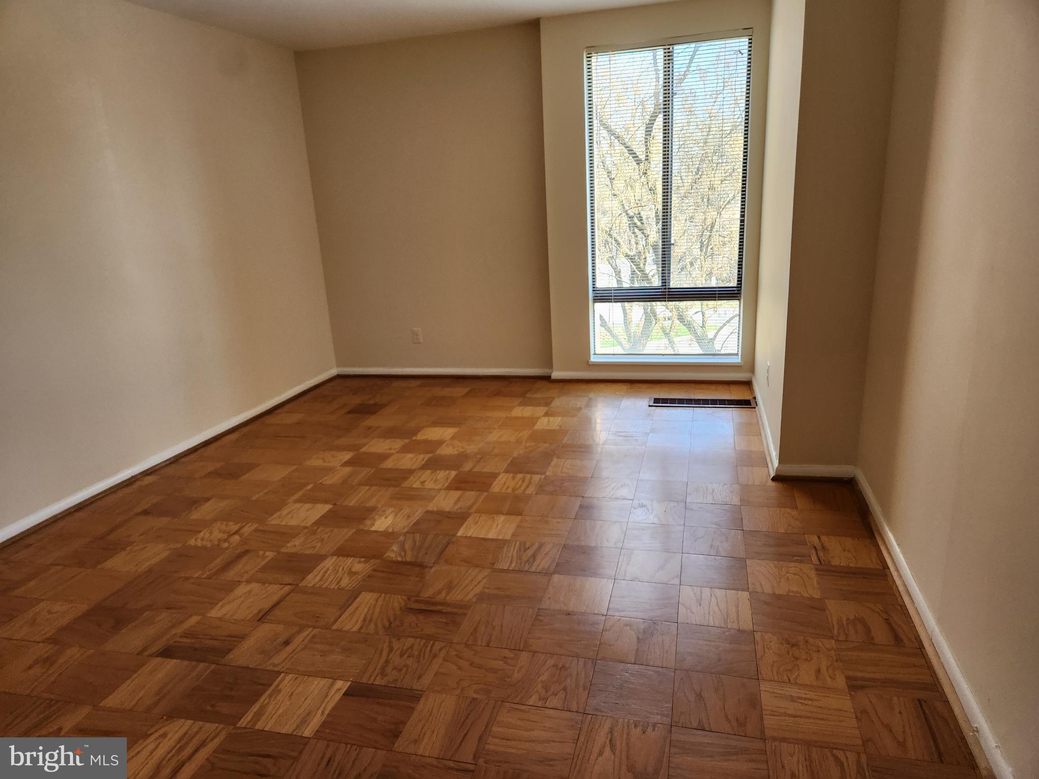 9900 Georgia Avenue, Unit 27218 Silver Spring, MD 20902 - Photo 6 of 30 Diining Room