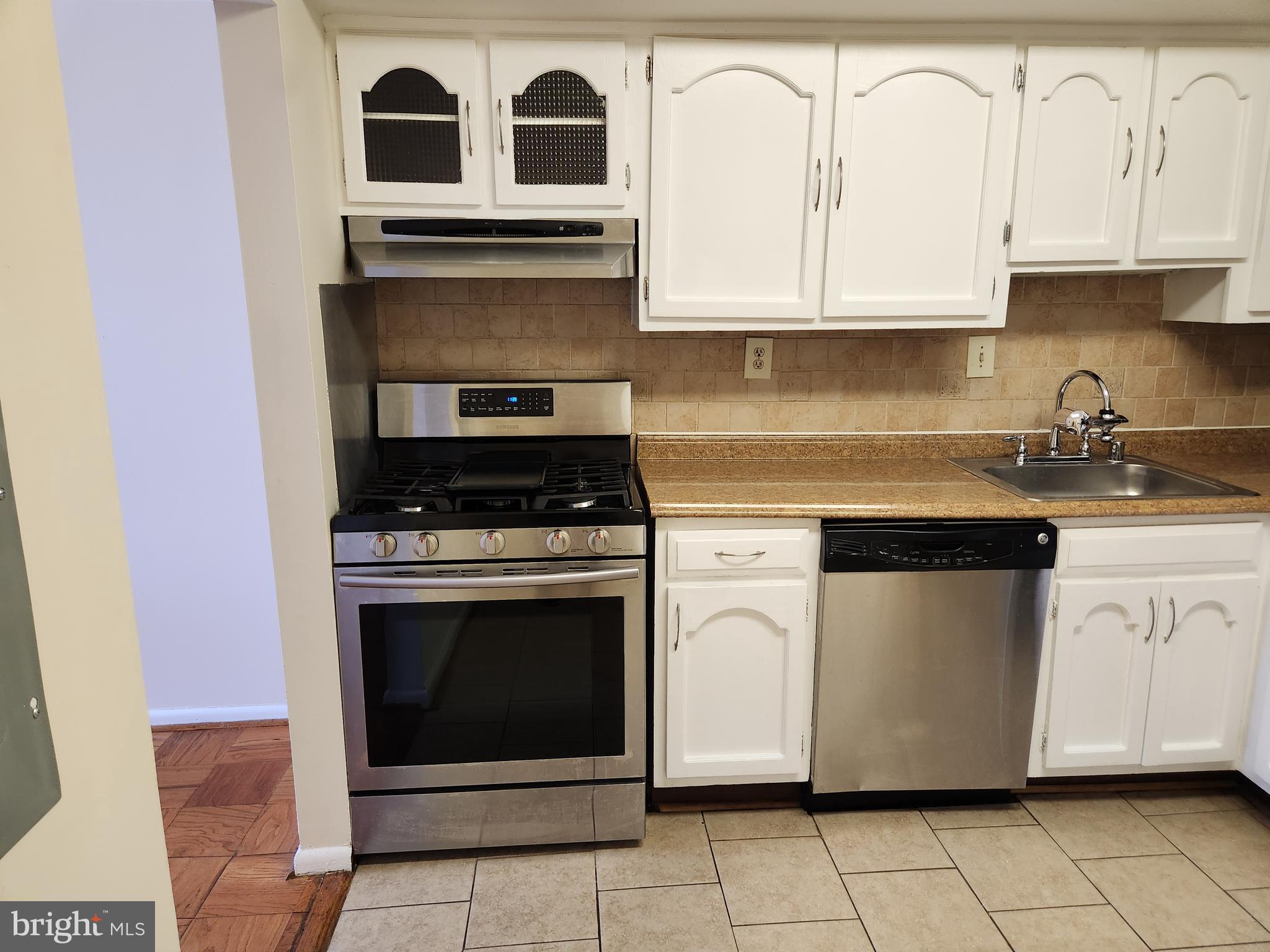 9900 Georgia Avenue, Unit 27218 Silver Spring, MD 20902 - Photo 10 of 30 Kitchen