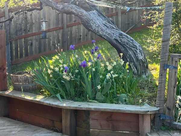 $300,000 | 8800 Feliz Creek Drive, Ukiah, CA 95482