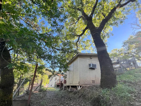 $300,000 | 8800 Feliz Creek Drive, Ukiah, CA 95482