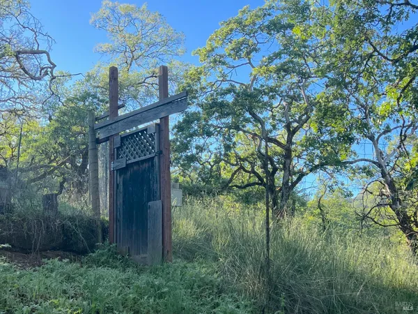 $300,000 | 8800 Feliz Creek Drive, Ukiah, CA 95482