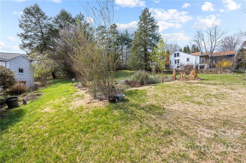 131 Wendover Road Asheville, NC 28806 - Photo 5 of 28 Gallery Image 5