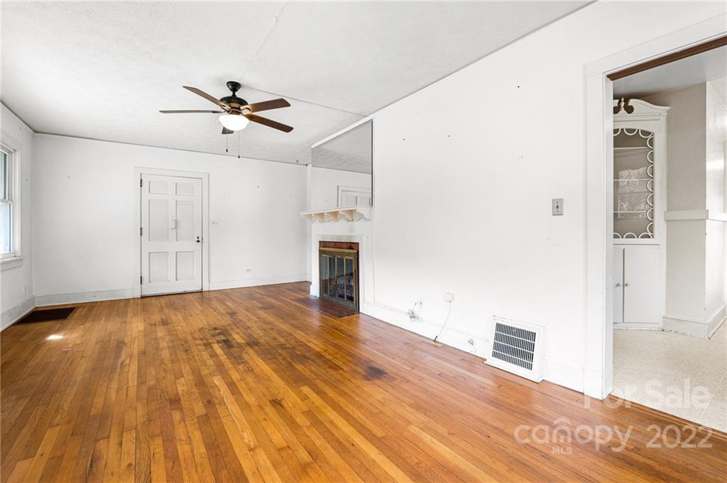 131 Wendover Road Asheville, NC 28806 - Photo 10 of 28 Gallery Image 10
