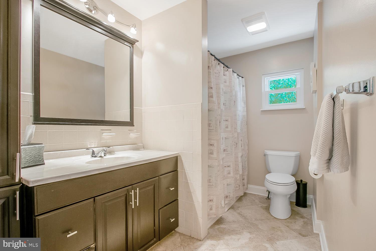 505 Blackstone Road Newark, DE 19713 - Photo 11 of 21 Renovated 3-piece bath w/ handsome dark cabinetry
