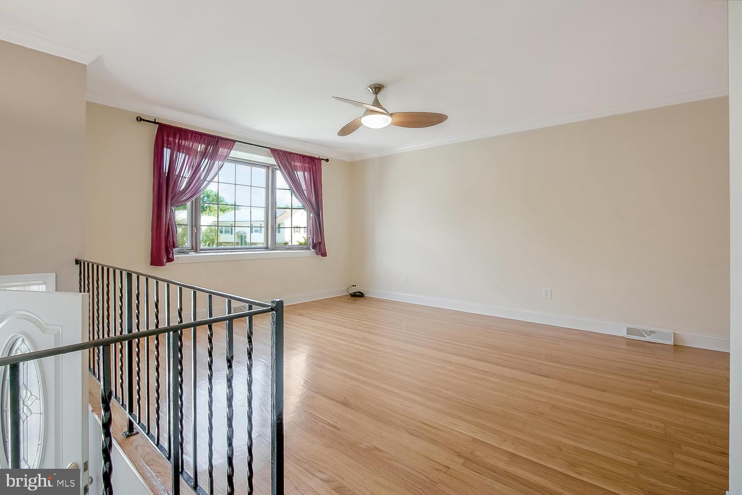 505 Blackstone Road Newark, DE 19713 - Photo 4 of 21 Beautiful hrdwd flrs & bay window