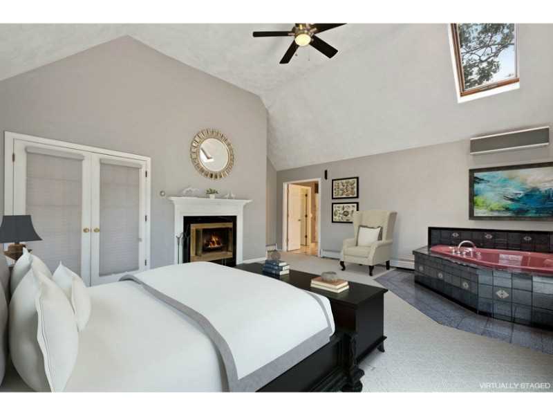4 Seacrest Drive Westerly, RI 02891 - Photo 7 of 15 Master Bedroom.