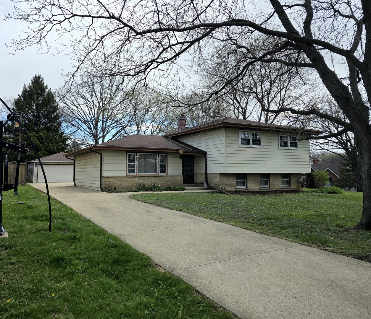 433 Highland Road Willowbrook, IL 60527 - Photo 1 of 9 a view of a yard in front of a house with large trees