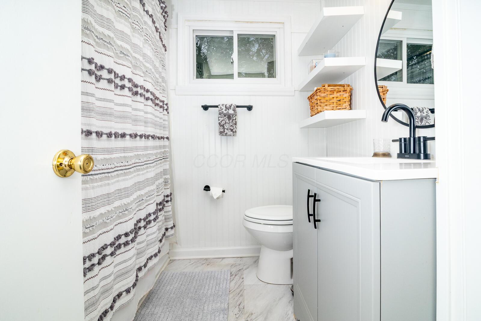 1069 Caniff Road Columbus, OH 43221 - Photo 25 of 57 Upstairs Full Bath