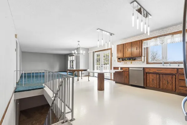 $650,000 | 2424 County Road 101, Hendricks, MN 56136