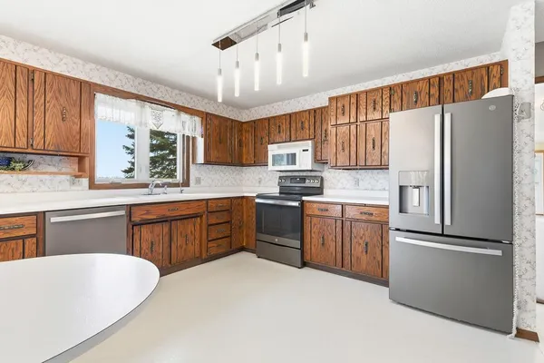 $650,000 | 2424 County Road 101, Hendricks, MN 56136