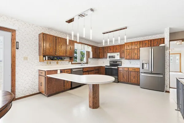 $650,000 | 2424 County Road 101, Hendricks, MN 56136