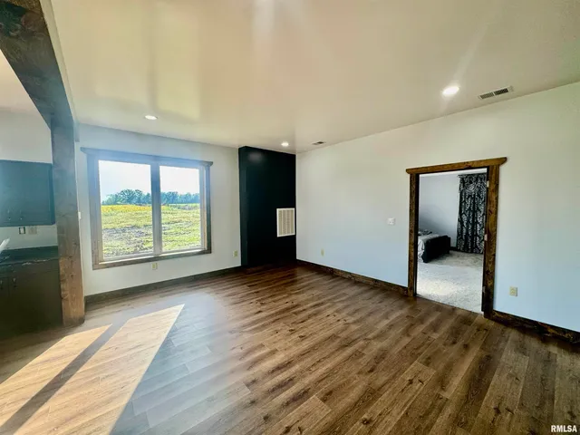 $430,000 | 1934 County Road 315 East, Xenia, IL 62899