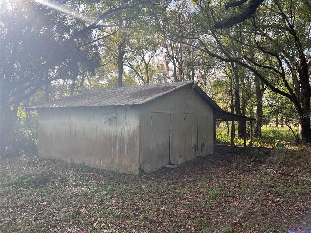 177 East 3rd Avenue Pierson, FL 32180 - Photo 5 of 16 a backyard of a house with lots of green space