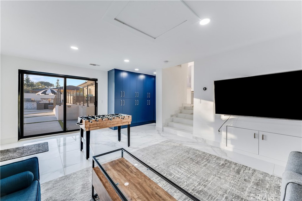 3890 Shadow Grove Road Pasadena, CA 91107 - Photo 25 of 63 a living room with furniture and a flat screen tv
