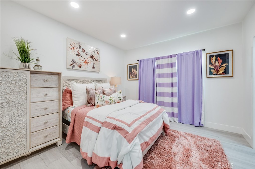 3890 Shadow Grove Road Pasadena, CA 91107 - Photo 33 of 63 a bedroom with a bed and a window