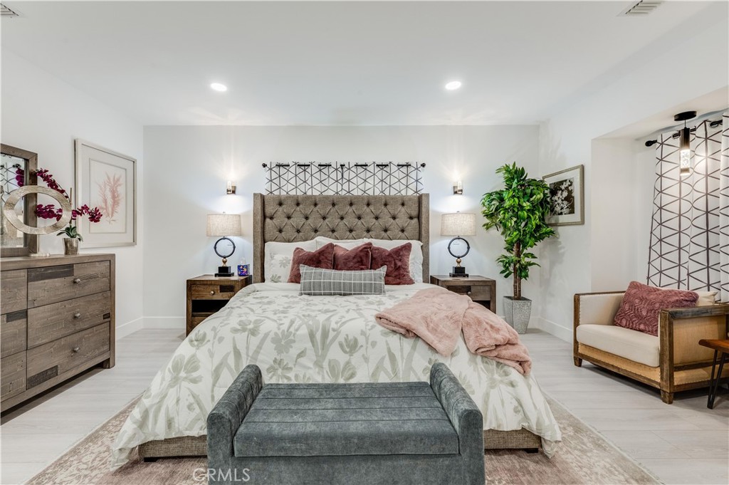 3890 Shadow Grove Road Pasadena, CA 91107 - Photo 37 of 63 a bedroom with a bed and a couch