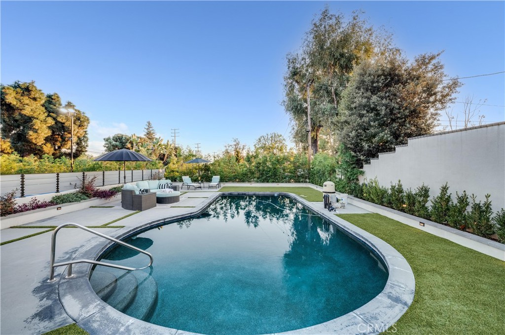 3890 Shadow Grove Road Pasadena, CA 91107 - Photo 43 of 63 a view of a swimming pool with outdoor seating and plants