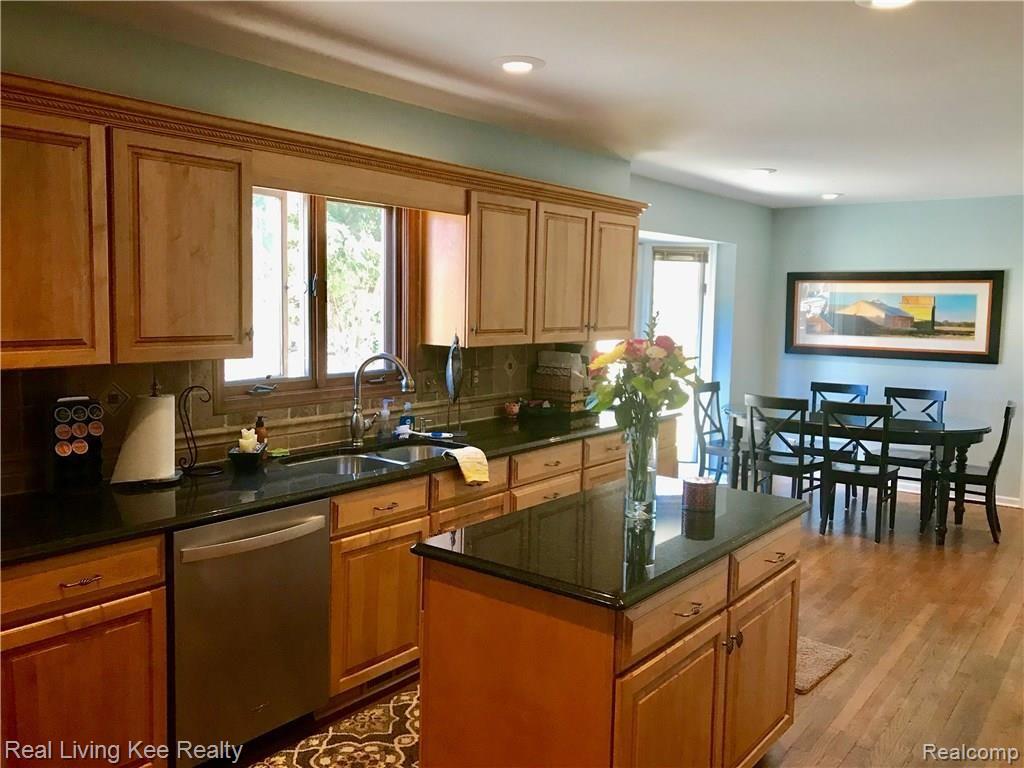 825 Augusta Drive Rochester Hills, MI 48309 - Photo 13 of 28