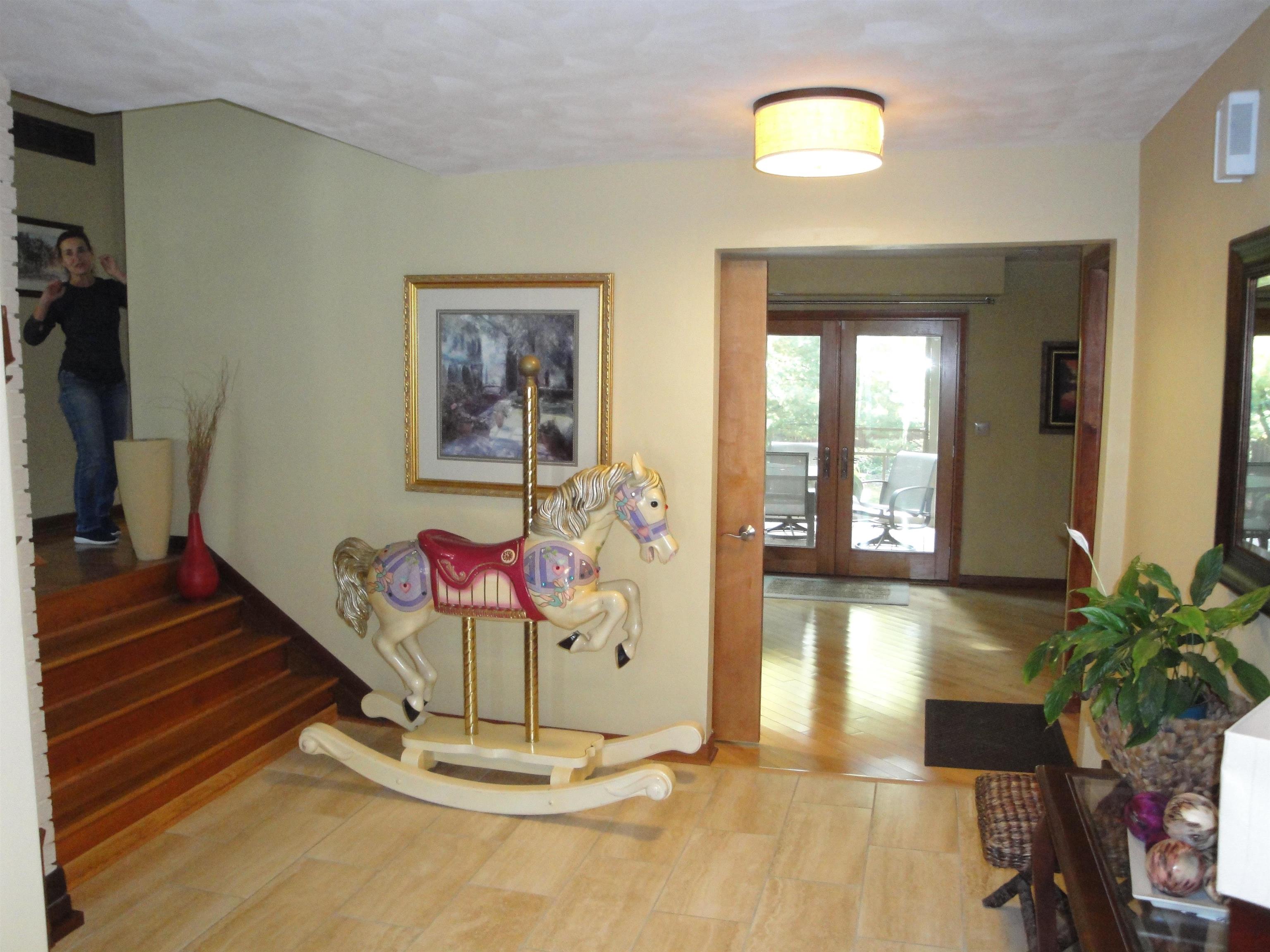 4843 Brookview Road Rockford, IL 61107 - Photo 7 of 26 a view of a entryway