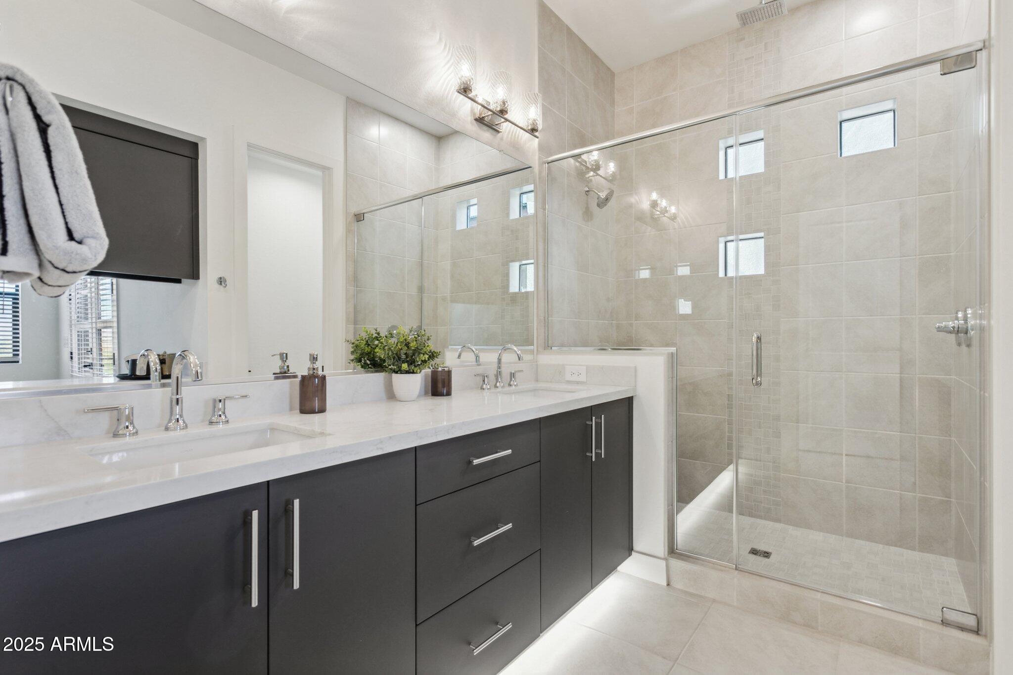 1 Easy Street, Unit 5 Carefree, AZ 85377 - Photo 28 of 49 Plan 3 - 2nd Primary Bath