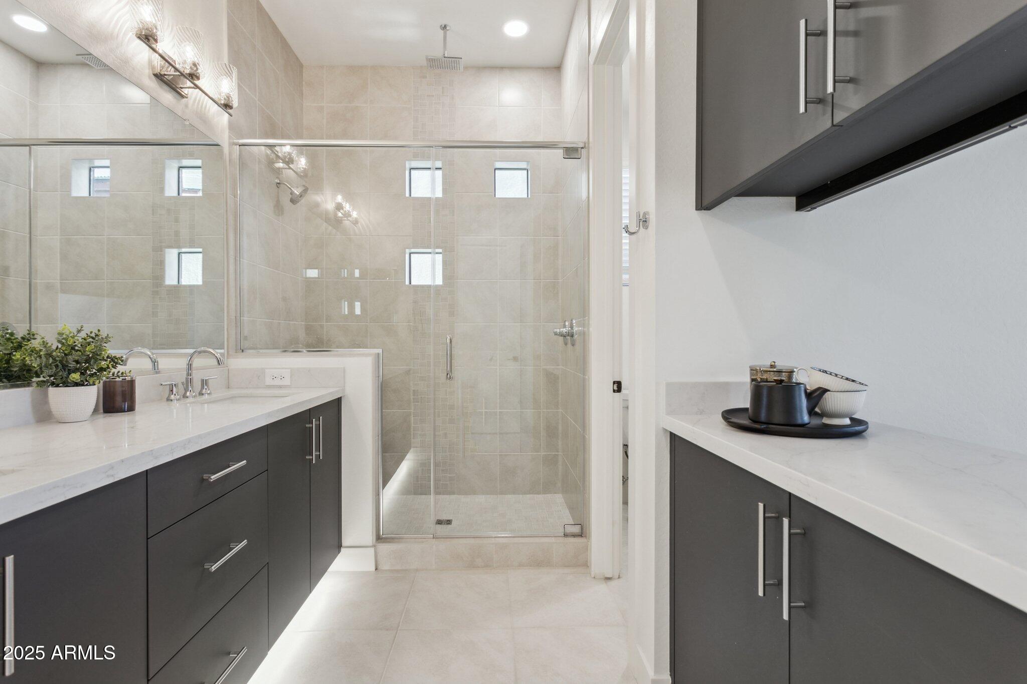 1 Easy Street, Unit 5 Carefree, AZ 85377 - Photo 29 of 49 Plan 3 - 2nd Primary Bath