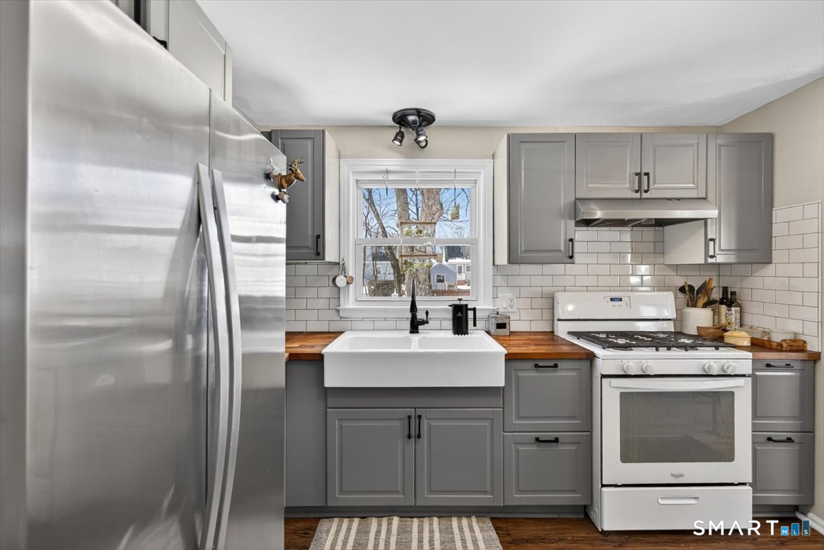 12 Pond Road Hamden, CT 06514 - Photo 13 of 35