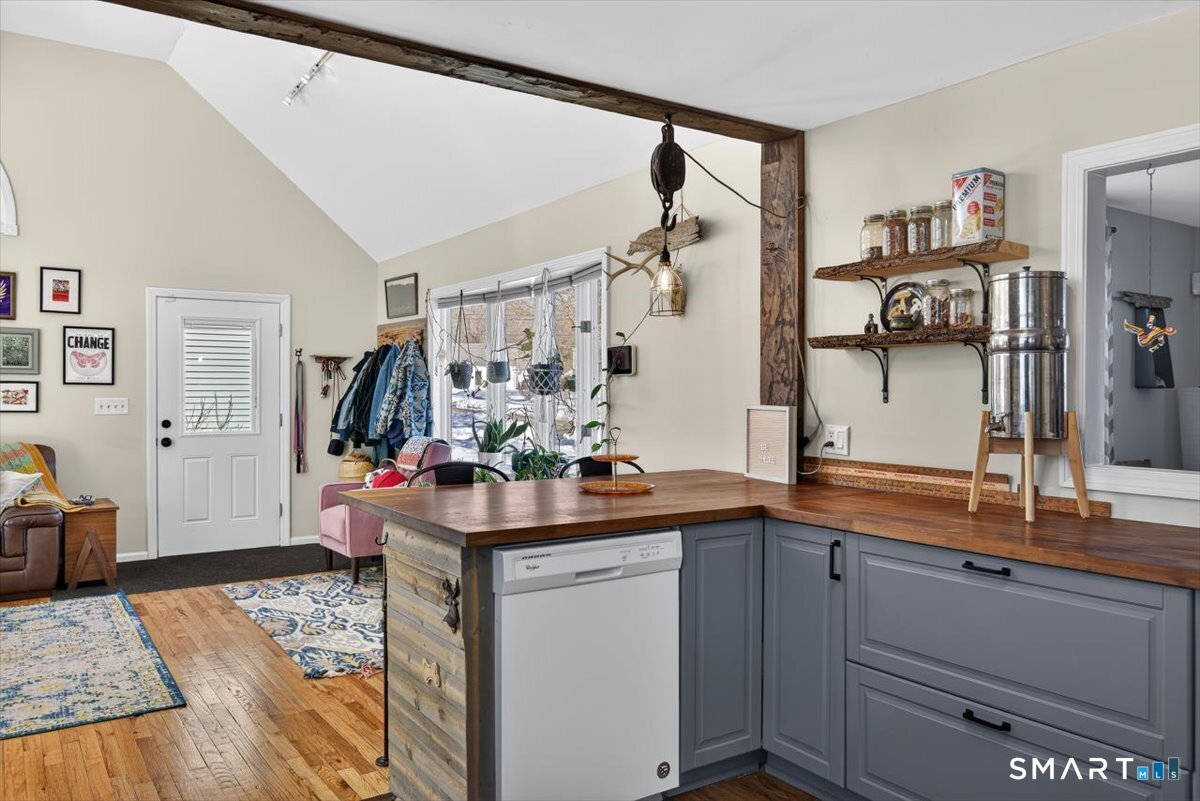 12 Pond Road Hamden, CT 06514 - Photo 15 of 35