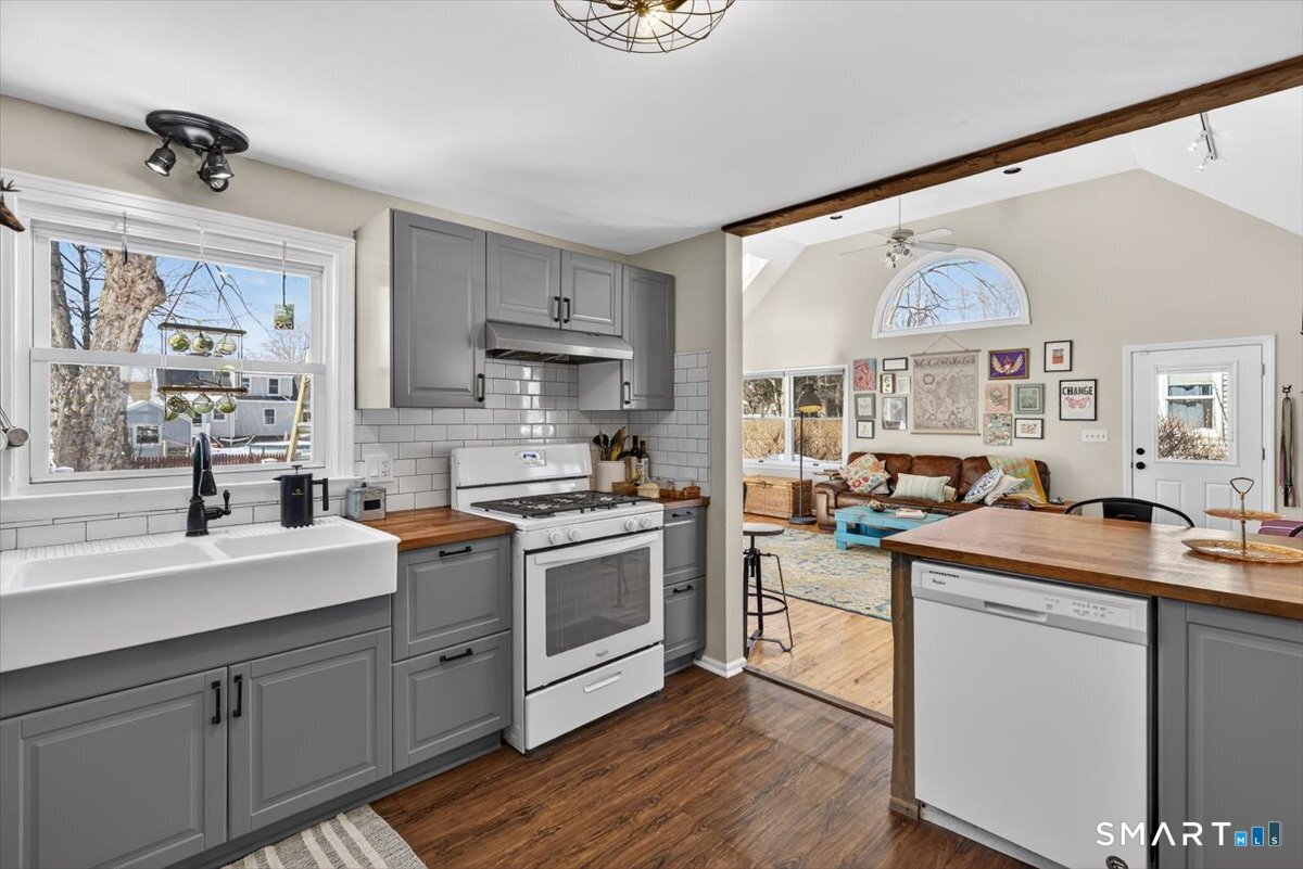 12 Pond Road Hamden, CT 06514 - Photo 16 of 35