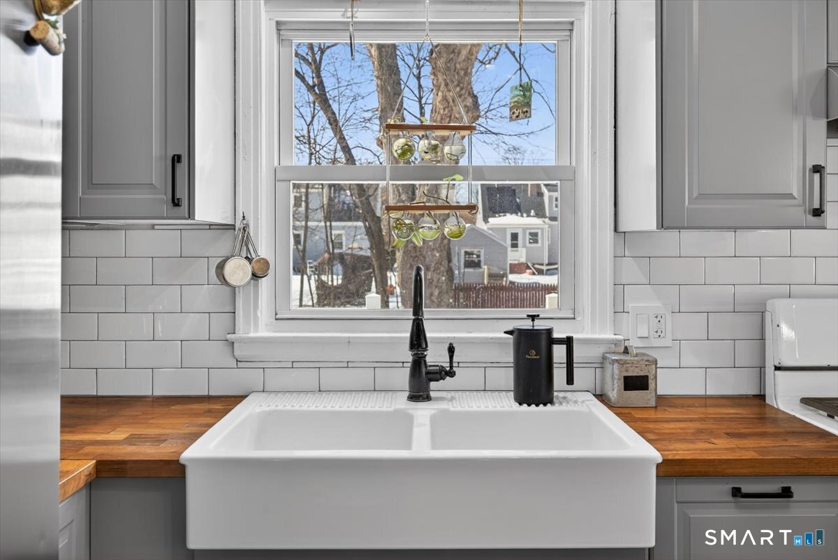 12 Pond Road Hamden, CT 06514 - Photo 17 of 35