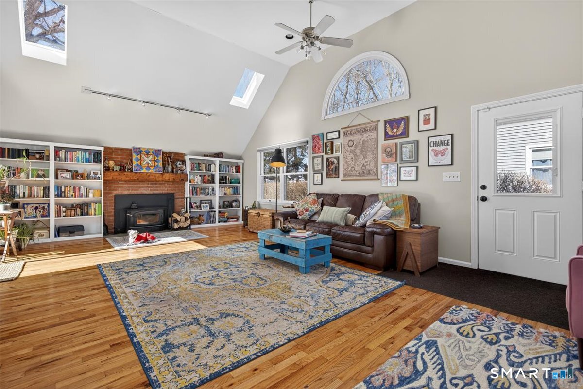 12 Pond Road Hamden, CT 06514 - Photo 5 of 35