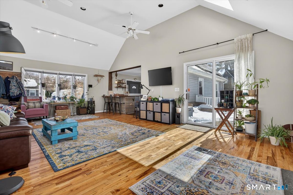 12 Pond Road Hamden, CT 06514 - Photo 7 of 35