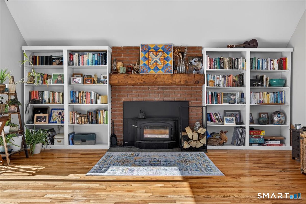 12 Pond Road Hamden, CT 06514 - Photo 10 of 35